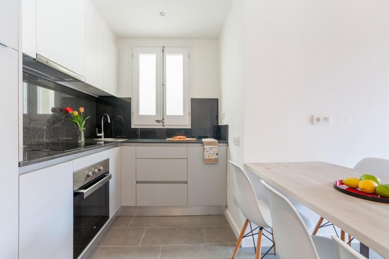 Aparteasy Barcelona Luaran gambar